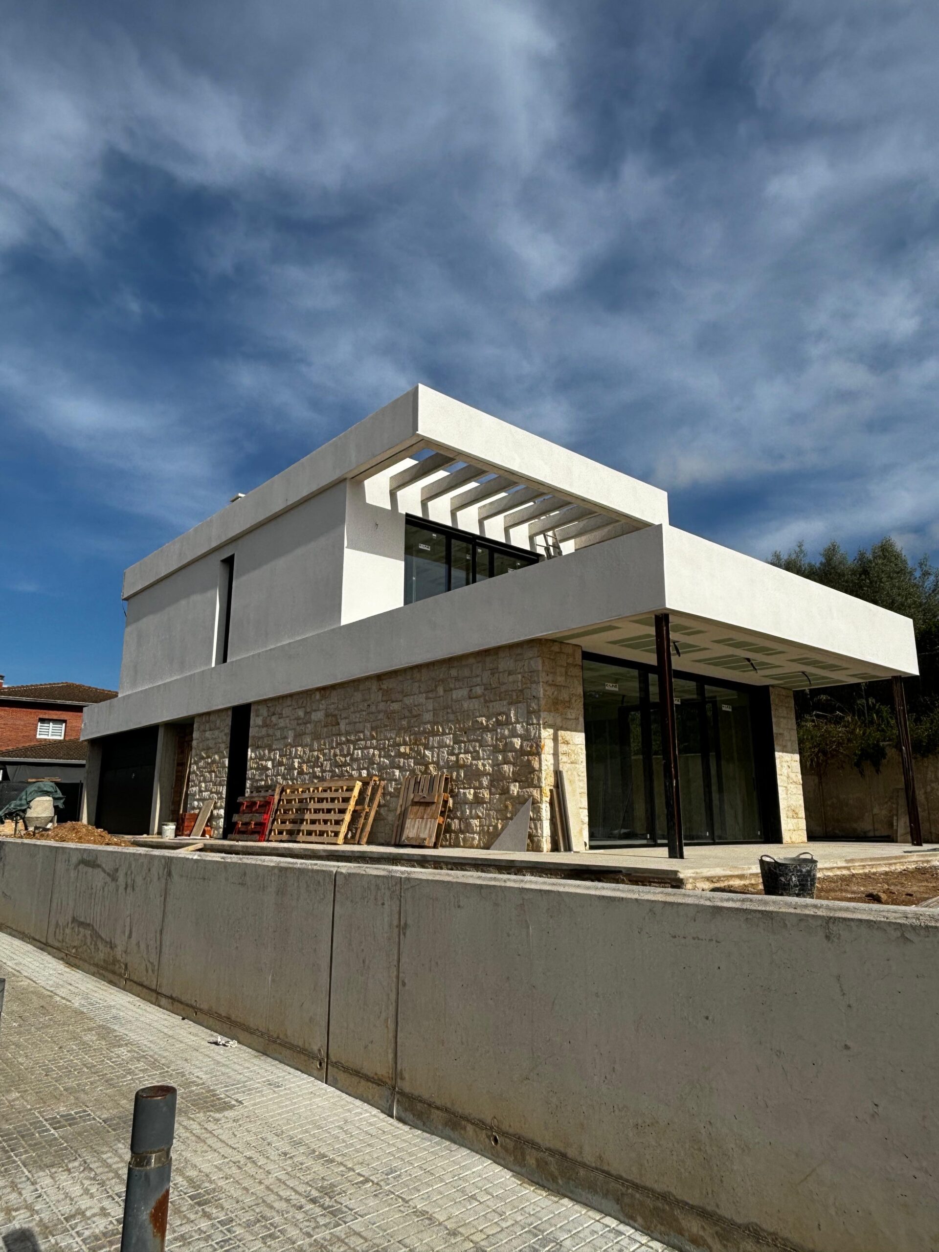 4346b598 5f9b 45a6 a00f 56015c44db26